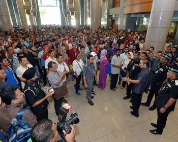 General : Nationwide Hunt For Illegal Immigrants Begins At Midnight