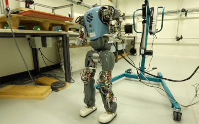 Robots learn to walk naturally by understanding their bodies