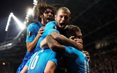 Walcott brace eases Arsenal past BATE Borisov