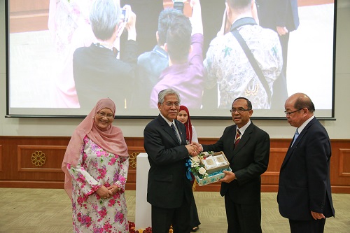 gift-to-minister