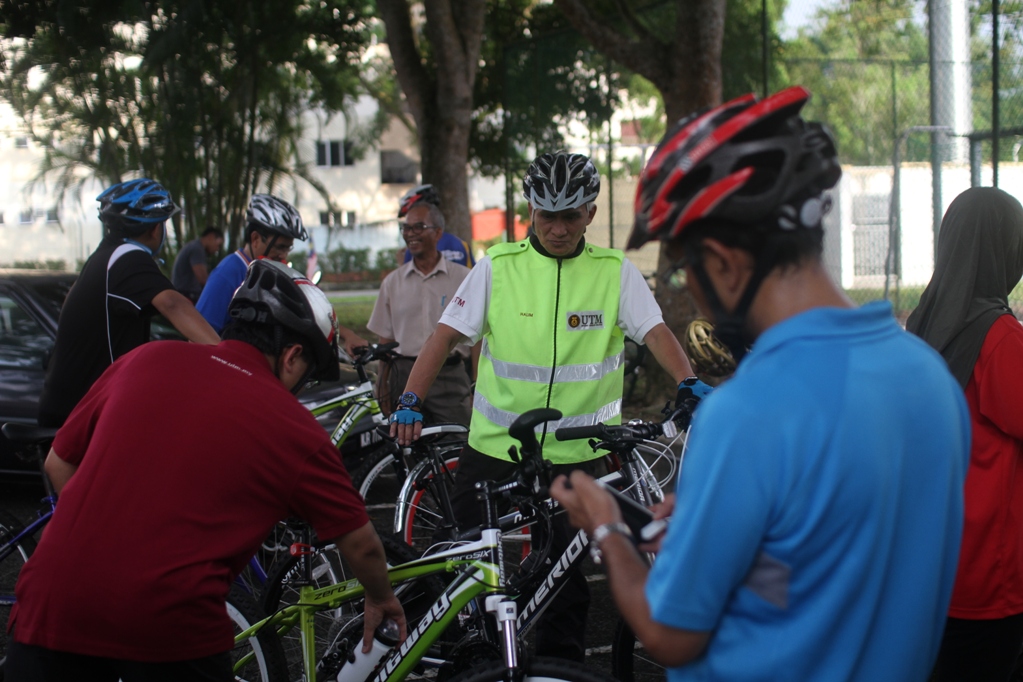 Cycling Tours with Vice-Chancellor Program