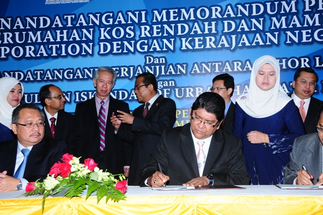 MoU Sigining Ceremony between UTM and Johor Government & Johor Land